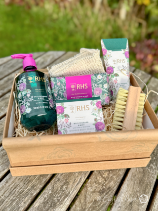 Wild Rhubrarb & Mint Refreshing Skin Care Gift Set - RHS Rewild Collection - sustainable gift box